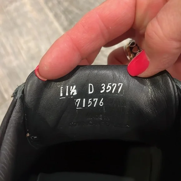 Allen Edmonds Oliver Courtside Men’s Black Leather Lace-Up Sneakers - Picture 11 of 11